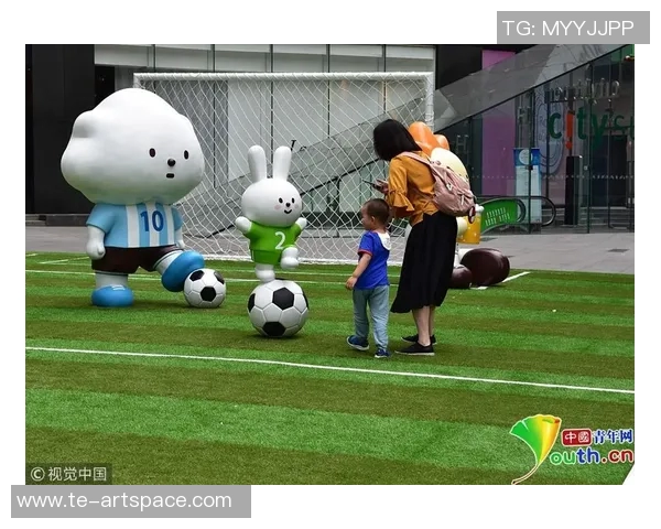 足球巨星相聚梦幻卡通世界精彩瞬间尽收眼底