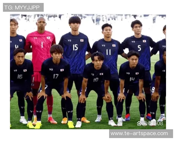 日本足球3比0战胜韩国实力球星展现新辉煌夺得关键胜利